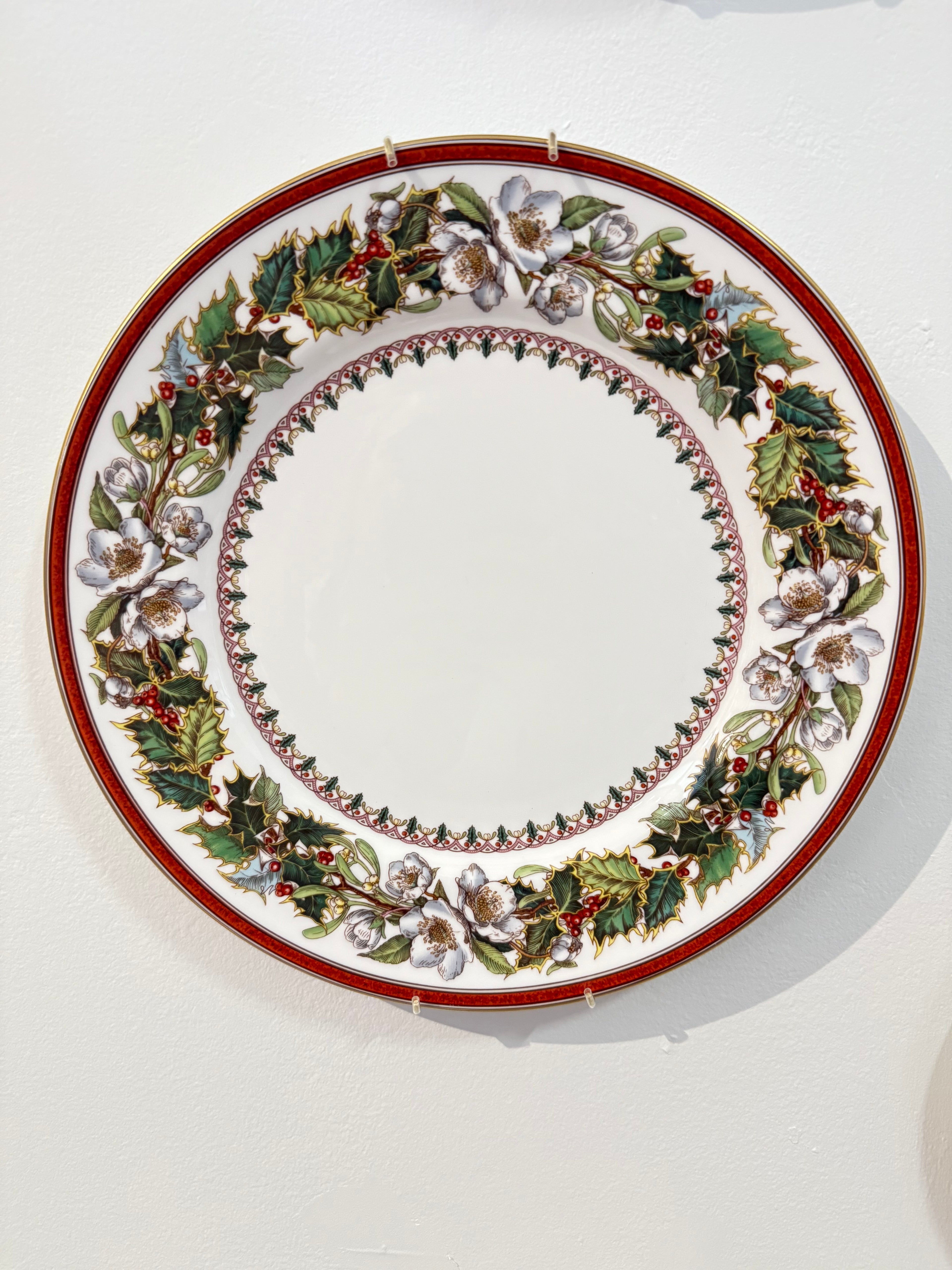 The Magnolia Holly Dinner Plate