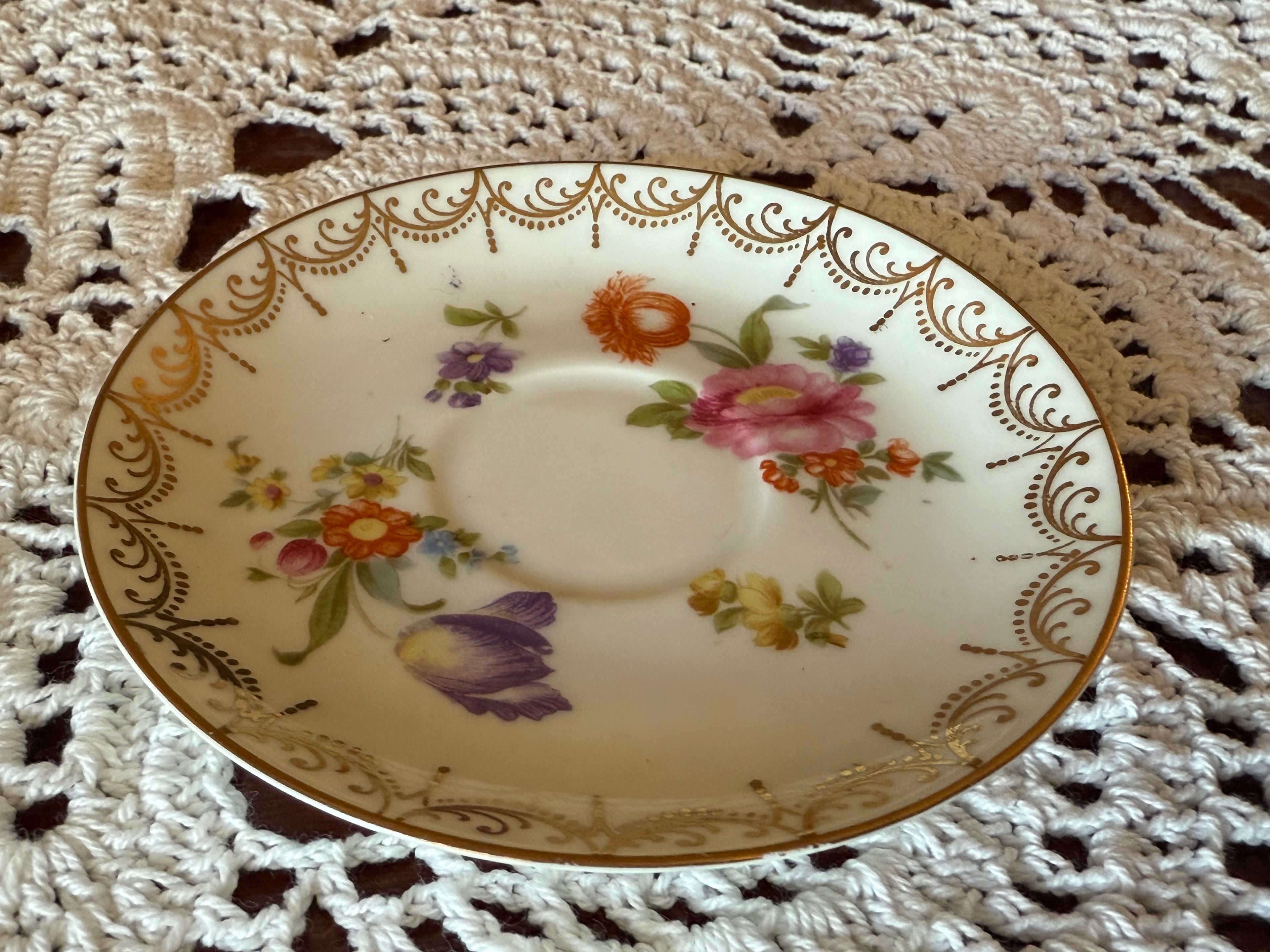 La Petit Golden Garland Floral Saucer