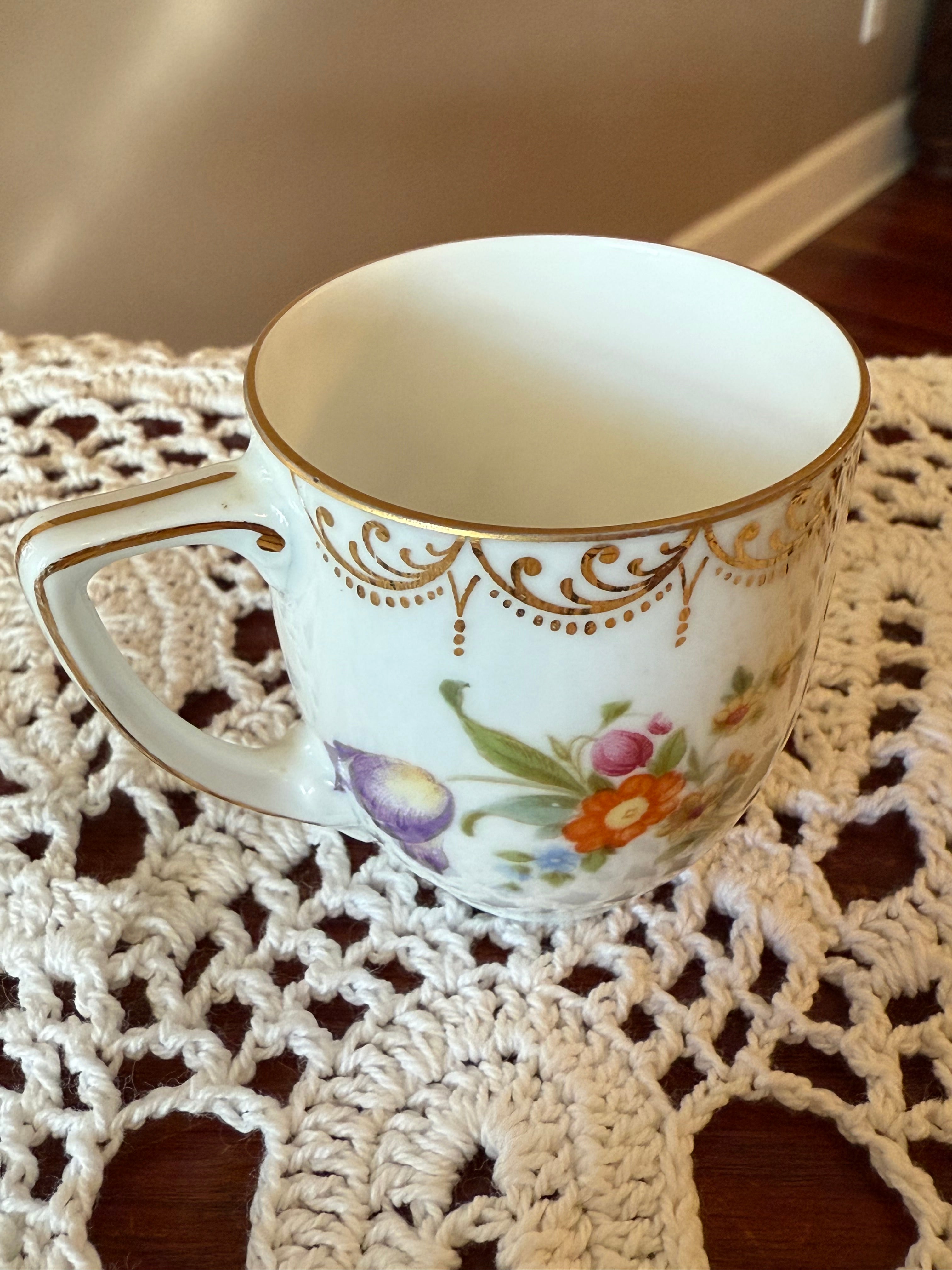 La Petit Golden Garland Floral Teacup
