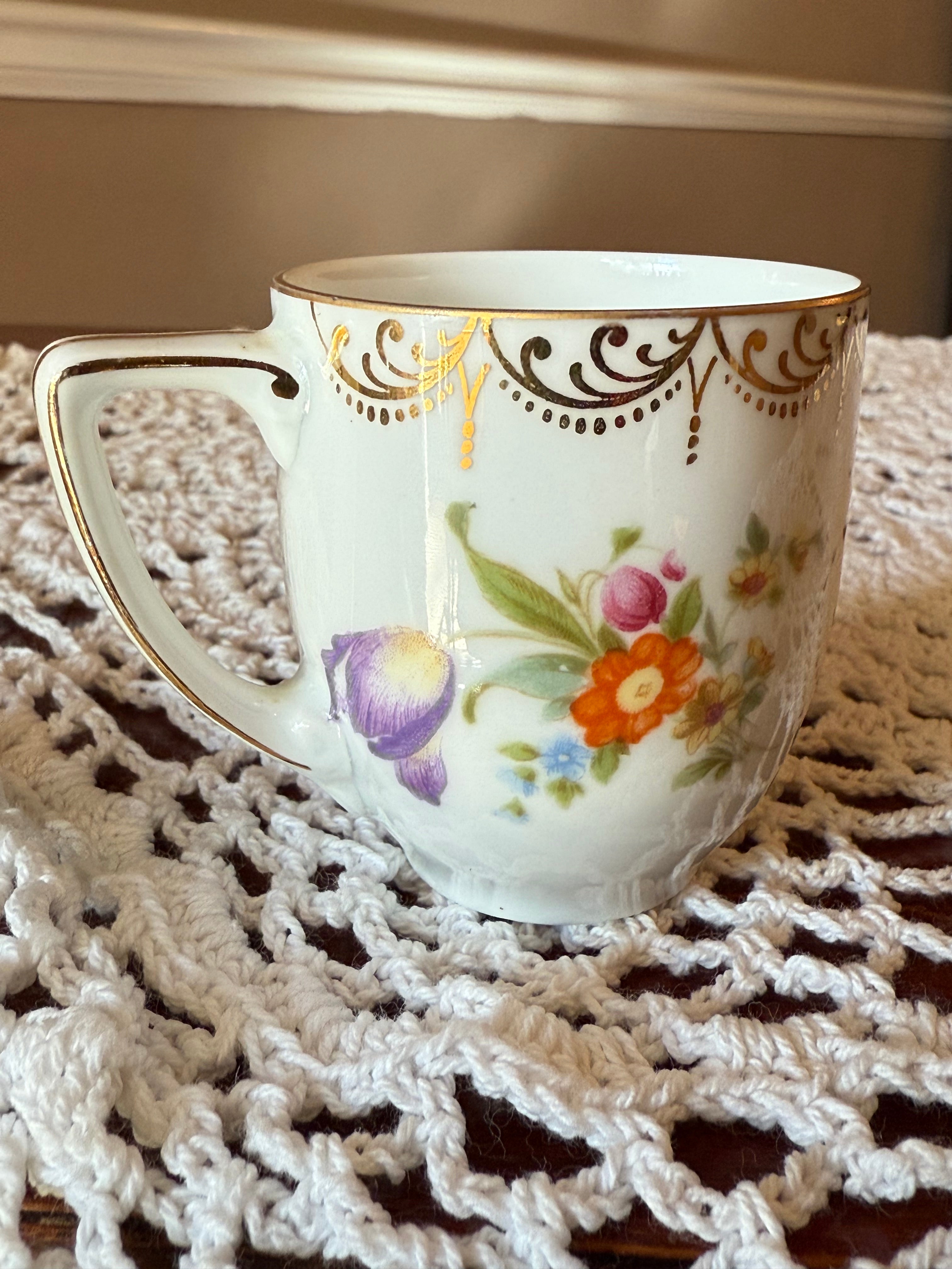 La Petit Golden Garland Floral Teacup