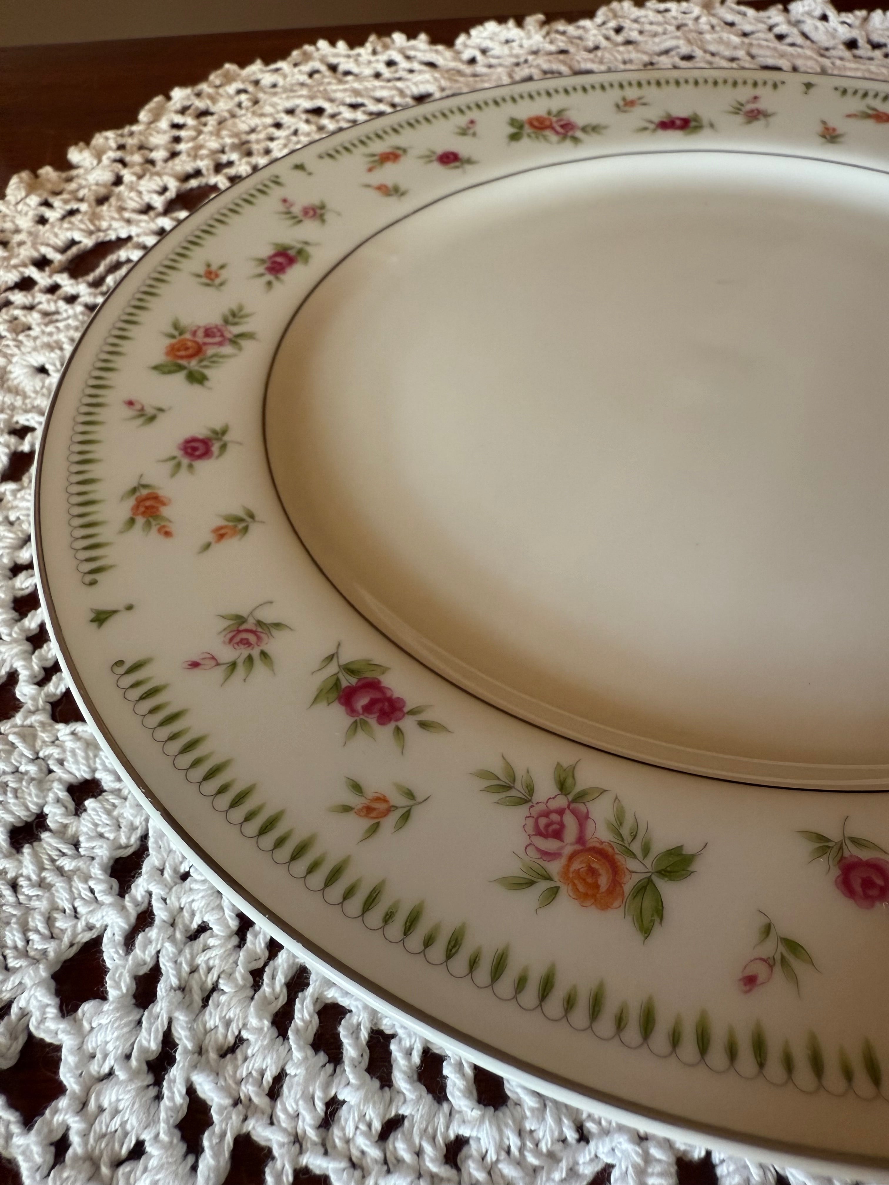 Rose Garland Halo Dinner Plate
